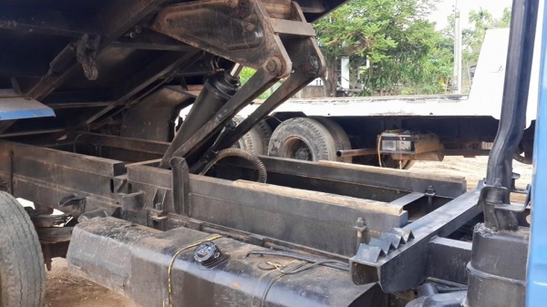 ขาย6ล้อกลางดัมพ์ดิน 5คิว isuzu 115แรง พ.เพาเวอร์ แชชซีสวย สโลว์กลาง Fหลัง เอกสารเล่มทะเบียนพร้อมโอน ภาษีเต็ม กระบะดัมพ์สวย กระบอกใหญ่ เกียร์ใหญ่ พร้อมลุยงาน