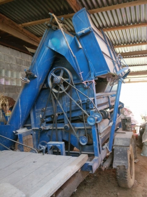 ขายรถนวดข้าว สิงเปลือยจัมโบ้ 5 ฟุต เครื่องอิซูซุ 85 รถใช้งานได้เลยตู้สวยมากไม่มีรอยผุ