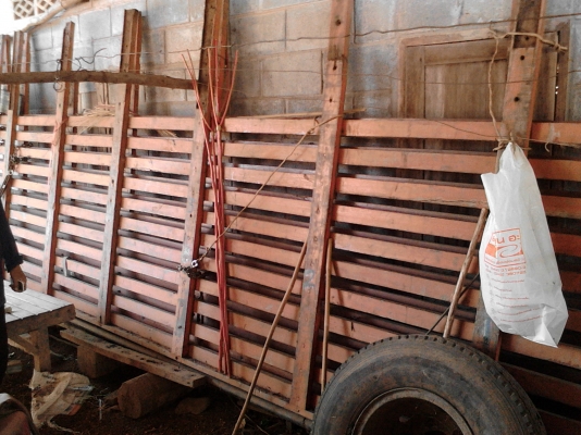 ขายแผงข้างไม้สภาพดี ยาว5เมตร พร้อมเหล็กฉาก ราคา 13500