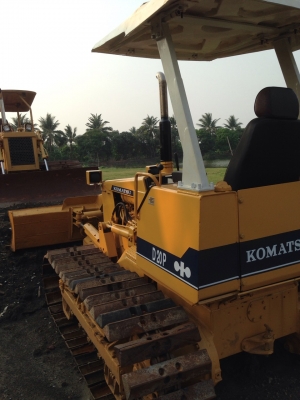 ขายด่วนรถแทรคเตอร์ตีนตะขาบ KOMATSU D20P-6  เก่าในแต่สภาพรถนอก เสภาพสวยมาก ๆ