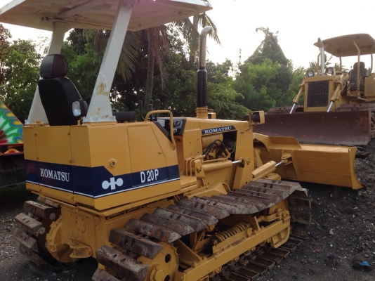 ขายด่วนรถแทรคเตอร์ตีนตะขาบ KOMATSU D20P-6  เก่าในแต่สภาพรถนอก เสภาพสวยมาก ๆ
