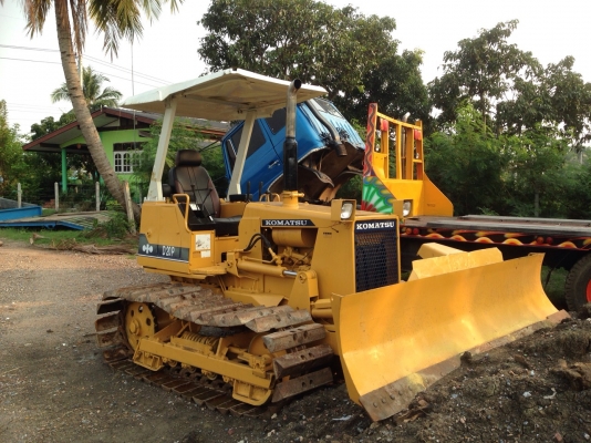 ขายด่วนรถแทรคเตอร์ตีนตะขาบ KOMATSU D20P-6  เก่าในแต่สภาพรถนอก เสภาพสวยมาก ๆ