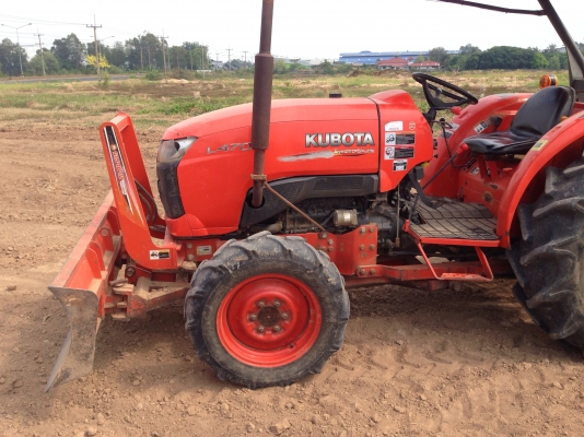ขายรถด่วนรถไถนาคูโบต้า -L4708 (4WD) 2 เพลา มีภาพวีดีโอ พร้อมอุปกรณ์ 3 รายการ ผานดันหน้า ผานหลัง โรตา
