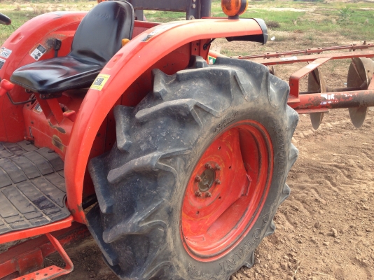 ขายรถด่วนรถไถนาคูโบต้า -L4708 (4WD) 2 เพลา มีภาพวีดีโอ พร้อมอุปกรณ์ 3 รายการ ผานดันหน้า ผานหลัง โรตา