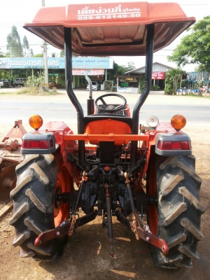 รถแทรกเตอร์คูโบต้า 34 แรงม้า 2 เพลา พร้อมอุปกรณ์ต่อพ่วง รถแทรกเตอร์คูโบต้า 34 แรงม้า 2 เพลา พร้อมอุปกรณ์ต่อพ่วง