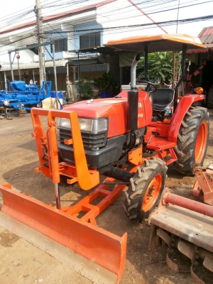 รถแทรกเตอร์คูโบต้า 34 แรงม้า 2 เพลา พร้อมอุปกรณ์ต่อพ่วง
