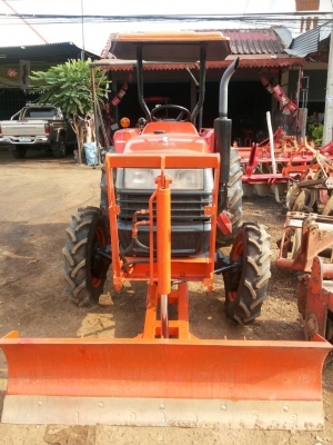 รถแทรกเตอร์คูโบต้า 34 แรงม้า 2 เพลา พร้อมอุปกรณ์ต่อพ่วง