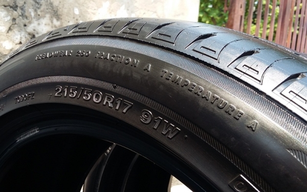 ยาง,215-50-17 Bridgestone GR90 ดอกหนาไม่ปะหนึ่งคู่ 1,900