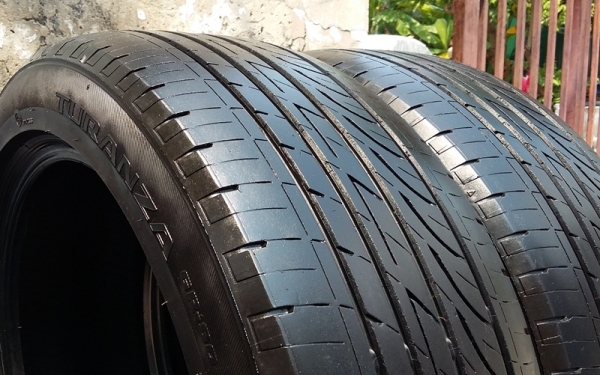 ยาง,215-50-17 Bridgestone GR90 ดอกหนาไม่ปะหนึ่งคู่ 1,900