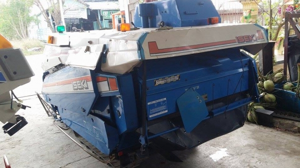 รถเกี่ยวข้าวพร้อมนวดข้าวในตัว แบบนั่งขับ เก่าญี่ปุ่น  ISEKI  Frontier 170 เครื่องยนต์ติดง่ายพร้อมใช้งาน ไม่เคยใช้งานในไทย