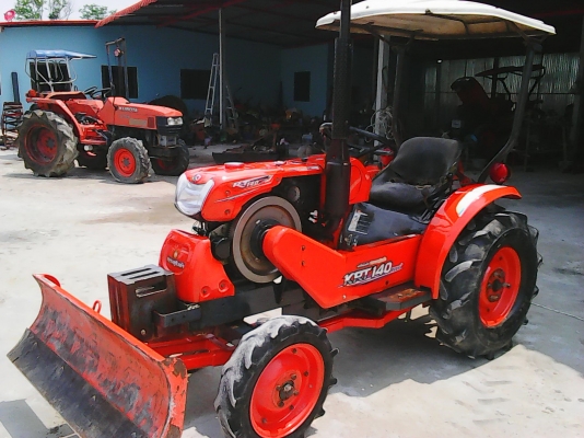 ขาย KUBOTA KRT140 พร้อมใช้ สวยๆ สีเดิมๆ ดันหน้าผาน3 ล้อเหล็ก ทะเบียนพร้อม 58