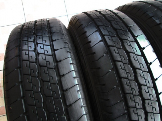 ยาง DUNLOP LT36 215-70-15 ปี3513 ดอกสวยๆ (1ชุด)