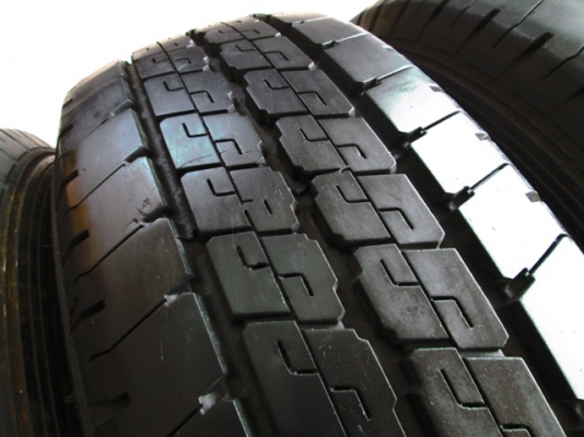 ยาง DUNLOP LT36 215-70-15 ปี3513 ดอกสวยๆ (1ชุด)