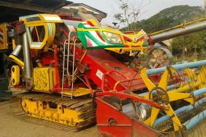 ขายรถเกี่ยวข้าวเจ้าช้างไวไฟ 780,000 ต่อรองครับ  (ปั๊ม  มอเตอร์  ตัวเดินเช็คให้ใหม่หมดแล้ว) พร้อมใช้สุดๆ