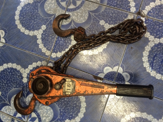 ขาย รอกโซ่มือโยก กำมะลอ ขนาด 1.6ton สภาพพอใช้ สอบถามโทร 080-6135462