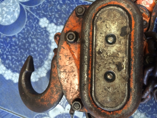 ขาย รอกโซ่มือโยก กำมะลอ ขนาด 1.6ton สภาพพอใช้ สอบถามโทร 080-6135462