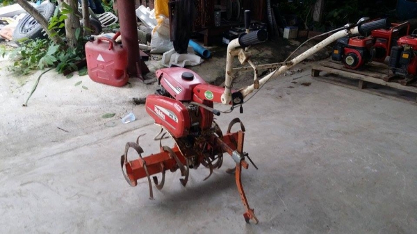 รถพรวนดิน ROBIN  รุ่น PR15 เก่าญี่ปุ่น ขนาด 3.5 แรง เครื่องยนต์ติดง่าย  สภาพดีพร้อมใช้งาน  รอบตีช้าแต่สามารถพรวนดินได้ลึก