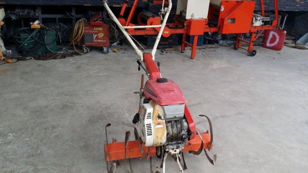 รถพรวนดิน ROBIN  รุ่น PR15 เก่าญี่ปุ่น ขนาด 3.5 แรง เครื่องยนต์ติดง่าย  สภาพดีพร้อมใช้งาน  รอบตีช้าแต่สามารถพรวนดินได้ลึก