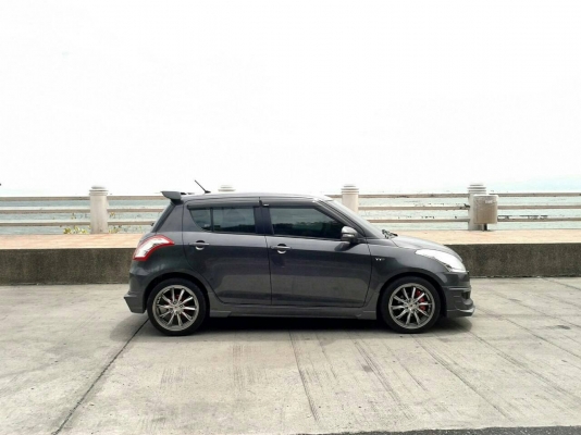 ขายดาวน์ 60,000 suzuki swift 2014 รุ่น Top GLX สีเทาดำ