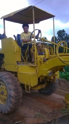 **280,000 บ.ต่อรอง///รถเกรดเดอร์ KOMATSU GD37-5H** ขาย GD37-5H รถเกรดเดอร์ KOMATSU GD37-5H เทียบเท่า CAT120-G เอวแข็ง ใบมีด12ฟุต เครื่องเดิม ปั้มเดิม เครื่องKOMATSU S4D120-4สูบ เครื่องพอใด้ ปั้มดี โอเค ระบบเกียร์/ระบบขับเคลื่อน ปกติ ใบมีดดีไม่ผุ ช่วงล่างพ
