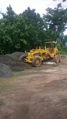 **280,000 บ.ต่อรอง///รถเกรดเดอร์ KOMATSU GD37-5H** ขาย GD37-5H รถเกรดเดอร์ KOMATSU GD37-5H เทียบเท่า CAT120-G เอวแข็ง ใบมีด12ฟุต เครื่องเดิม ปั้มเดิม เครื่องKOMATSU S4D120-4สูบ เครื่องพอใด้ ปั้มดี โอเค ระบบเกียร์/ระบบขับเคลื่อน ปกติ ใบมีดดีไม่ผุ ช่วงล่างพ