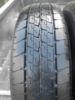 215/70R15 DUNLOP SP LT36 และ MICHELIN AGILIS มี 2 เส้น TEL.081-427-3941 215/70R15 DUNLOP SP LT36 และ MICHELIN AGILIS มี 2 เส้น TEL.081-427-3941