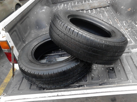 215/70R15 DUNLOP SP LT36 และ MICHELIN AGILIS มี 2 เส้น TEL.081-427-3941 215/70R15 DUNLOP SP LT36 และ MICHELIN AGILIS มี 2 เส้น TEL.081-427-3941