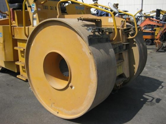 ขายรถบด 3 ล้อเหล็ก สภาพพร้อมใช้งาน ติดต่อ อำพล 090-9694506, 080-3031241 ขายรถบด 3 ล้อเหล็ก สภาพพร้อมใช้งาน ติดต่อ อำพล 090-9694506, 080-3031241