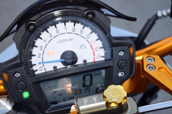 ขาย Kawazaki Er6n สีขาว รถจด กค 57 (รถ 8 เดือน ) สวย ๆ