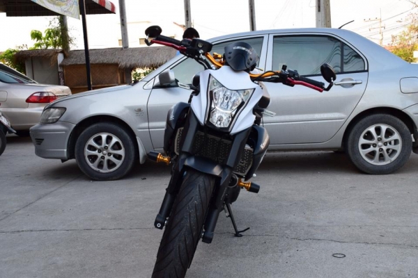 ขาย Kawazaki Er6n สีขาว รถจด กค 57 (รถ 8 เดือน ) สวย ๆ