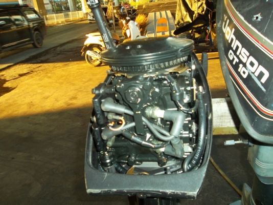 เครื่อง  JOHNSON  GT10 หางสั้นเครื่องเก่าญี่ปุ่นสภาพพร้อมใช้