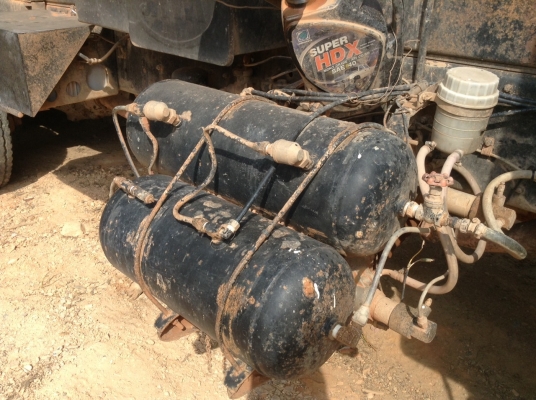 รถฮีโน่ 10 ล้อดั้ม F18  178 แรงม้า. ปี 32  สนใจติดต่อ 081 - 6079515