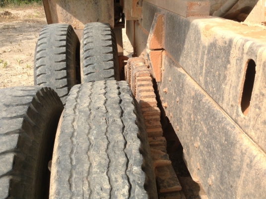 รถฮีโน่ 10 ล้อดั้ม F18  178 แรงม้า. ปี 32  สนใจติดต่อ 081 - 6079515