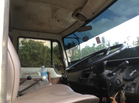 รถฮีโน่ 10 ล้อดั้ม F18  178 แรงม้า. ปี 32  สนใจติดต่อ 081 - 6079515