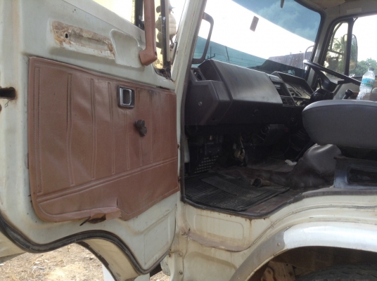 รถฮีโน่ 10 ล้อดั้ม F18  178 แรงม้า. ปี 32  สนใจติดต่อ 081 - 6079515