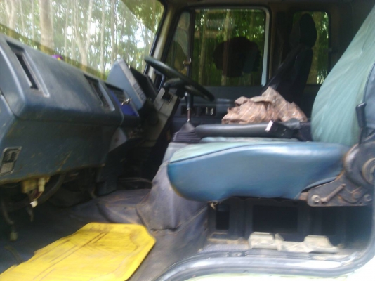 รถอีซูซุ  10  ล้อดั้ม  175  แรงม้า.  ปี 37  สนใจติดต่อ 081 - 6079515