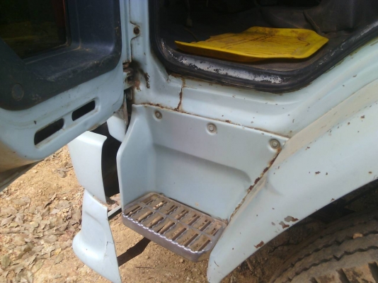 รถอีซูซุ  10  ล้อดั้ม  175  แรงม้า.  ปี 37  สนใจติดต่อ 081 - 6079515