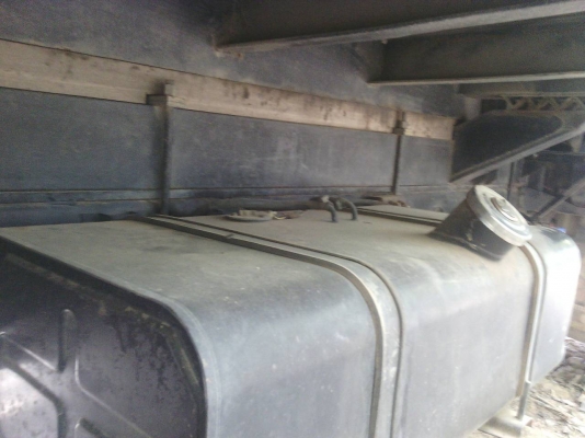 รถอีซูซุ  10  ล้อดั้ม  175  แรงม้า.  ปี 37  สนใจติดต่อ 081 - 6079515