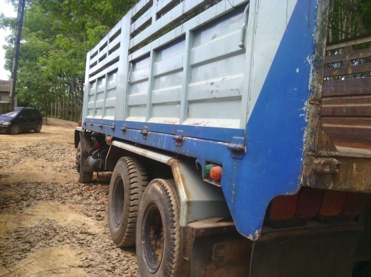 รถอีซูซุ  10  ล้อดั้ม  175  แรงม้า.  ปี 37  สนใจติดต่อ 081 - 6079515