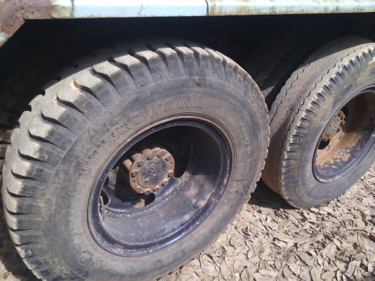 รถอีซูซุ  10  ล้อดั้ม  175  แรงม้า.  ปี 37  สนใจติดต่อ 081 - 6079515