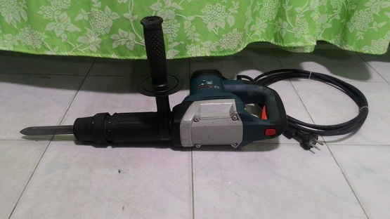 เครื่องสกัดคอนกรีตไฟฟ้า bosch สภาพดีมากๆ พร้อมใช้งานครับ