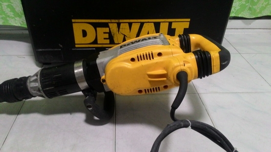 เครื่องสกัดคอนกรีตไฟฟ้า ดีวอล  รุ่น 25901 รุ่นใหญ่ครับ สภาพดีๆ พร้อมใช้งานครับ