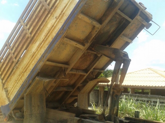 รถฮีโน่  6  ล้อดั้ม 150  แรงม้า.  ปี 50   สนใจติดต่อ 081 - 6079515