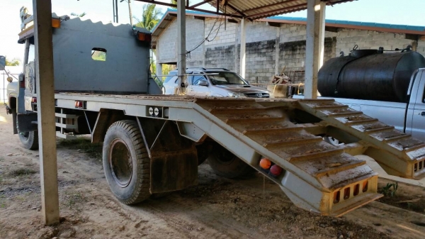 รถอีซูซุ 10 ล้อ ท้ายลาด เปลื่ยนเครื่อง  165 แรงม้า.    สนใจติ ดต่อ  081 - 6079515