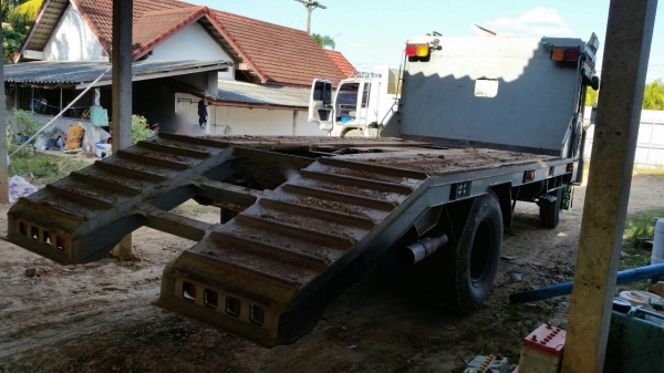 รถอีซูซุ 10 ล้อ ท้ายลาด เปลื่ยนเครื่อง  165 แรงม้า.    สนใจติ ดต่อ  081 - 6079515