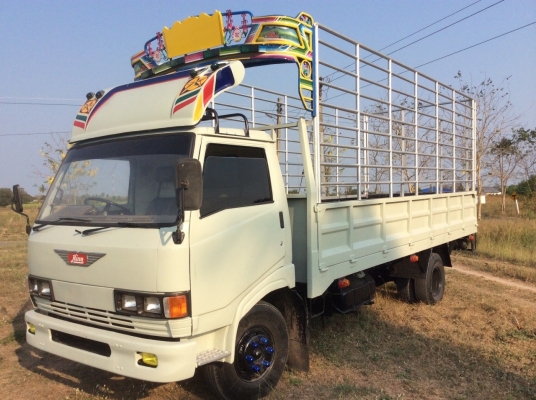 HINO 6ล้อ KM779 ยาว 5.4 ม. เครื่อง 117 แรง เครื่องดี ครัทซีสวย หัวเดิม ขาย 400,000 บาท (ติดต่อ ศุภากร 0814252943)