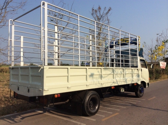 HINO 6ล้อ KM779 ยาว 5.4 ม. เครื่อง 117 แรง เครื่องดี ครัทซีสวย หัวเดิม ขาย 400,000 บาท (ติดต่อ ศุภากร 0814252943)