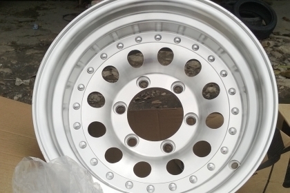 ต้องการแม็กหยดน้ำ 5 รู 139 ขอบ15