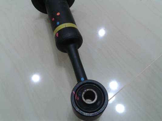 โช๊คหน้า วีโก้ 4WD ของติดรถสภาพใหม่ โช๊คหน้า วีโก้ 4WD ของติดรถสภาพใหม่