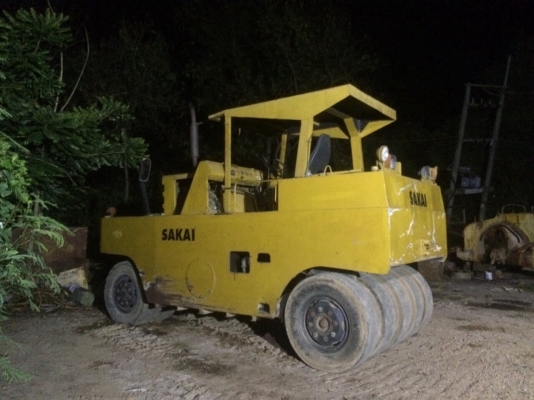 ต้องการขาย! รถบด ยี่ห้อ SAKAI 9 ล้อสนใจติดต่อคุณวินัย